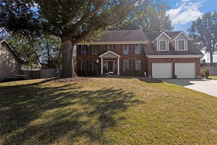 Property Photo:  405 Hummingbird Court  MO 64506 