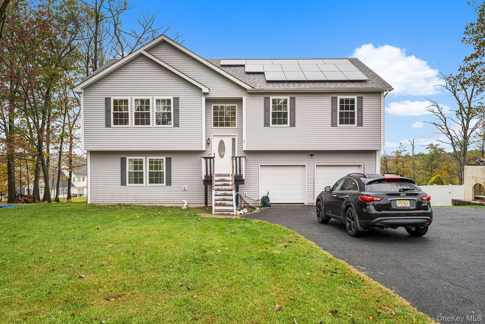 Property Photo:  5 Oak Ridge Road  NY 10940 