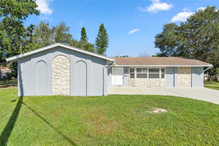Property Photo: 9318 1st Street N FL 33702