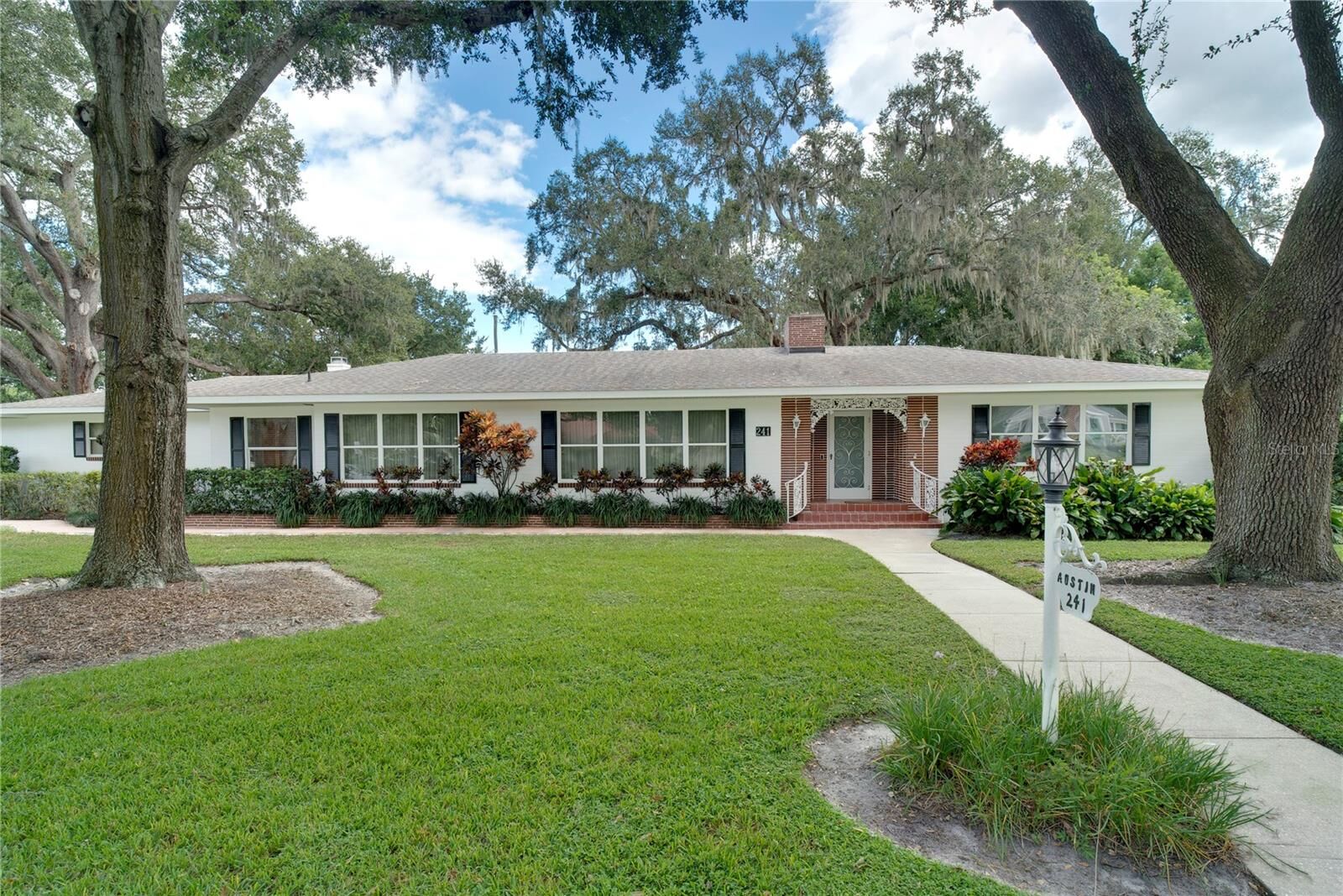 Property Photo:  241 N Dillard Street  FL 34787 