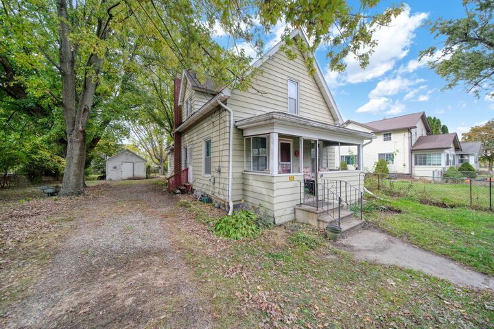 Property Photo:  828 Maltby Street  MI 49202 