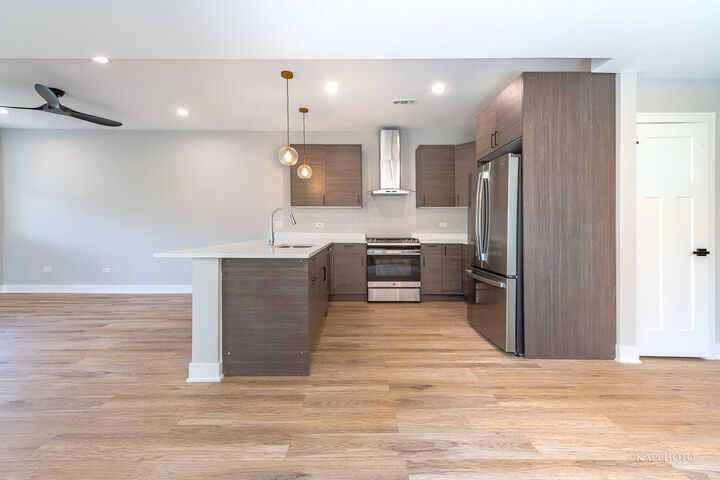 Property Photo:  4152 S Prairie Avenue 1  IL 60653