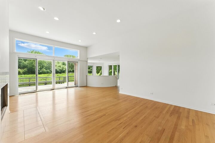 Property Photo: 2471 Augusta Way IL 60035