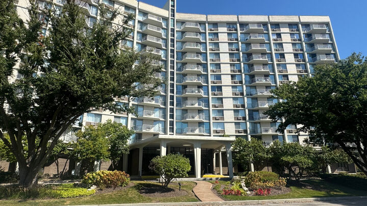 20 N Tower Road 12E  Oak Brook IL 60523 photo