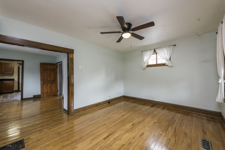 Property Photo:  511 Chestnut Street  IL 60085