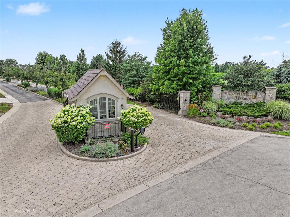 Property Photo:  15 Templeton Drive  IL 60523 