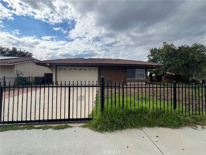 Property Photo:  13013 Running Deer  CA 92553 