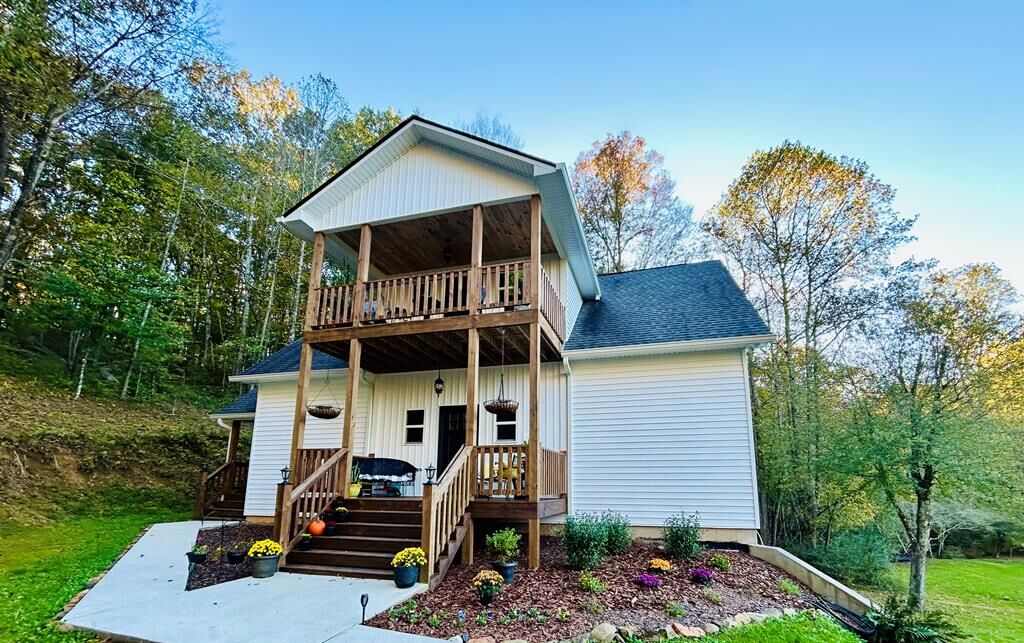 Property Photo:  2001 Big Creek Road  GA 30536 
