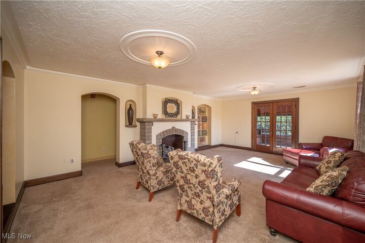 Property Photo:  1367 N Market Street  OH 44413