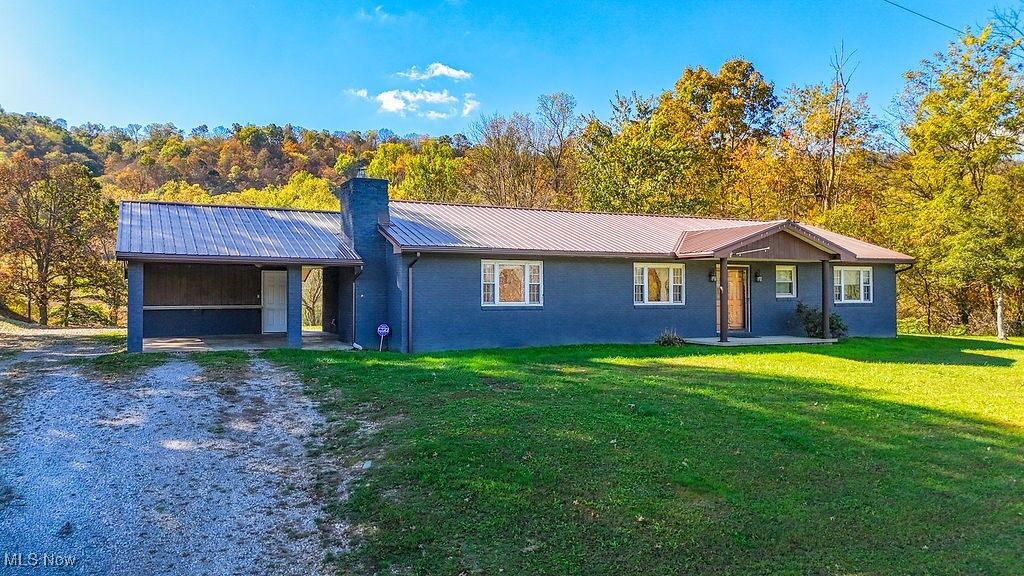 Property Photo: 1820 Hebron Road WV 26170