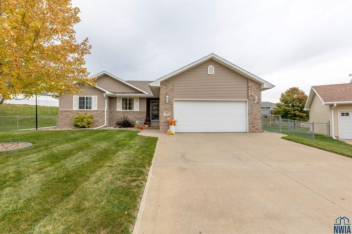 612 Lancaster Circle  Sioux City IA 51103 photo