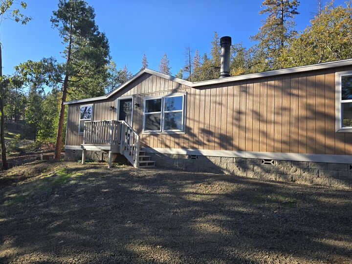 Property Photo: 625 Evergreen Drive OR 97536