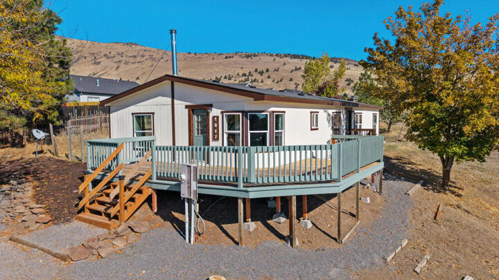 Property Photo: 1017 Homedale Road OR 97603