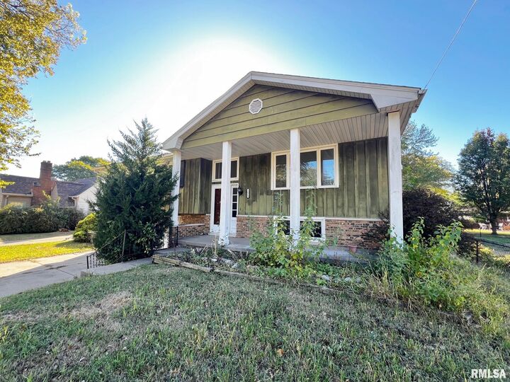 Property Photo:  2824 W Rohmann Avenue  IL 61604 