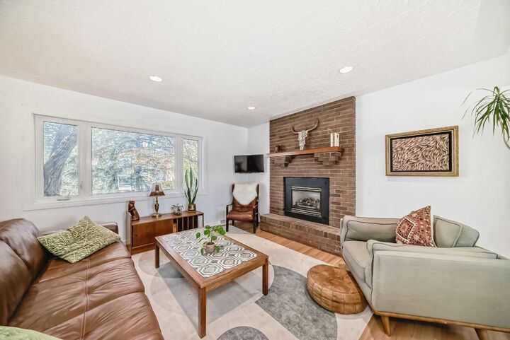 Property Photo:  91 Chisholm Crescent NW  AB T2L 0Y9 