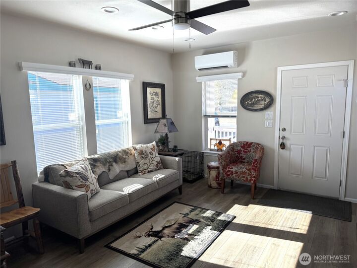 Property Photo:  1201 S Chestnut 301  WA 98926