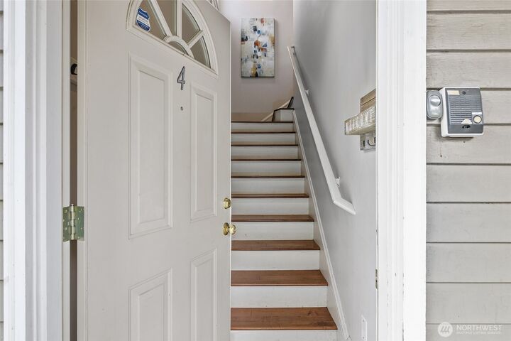 Property Photo:  3624  Whitman Avenue N 4  WA 98103