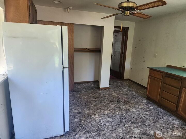 Property Photo:  1911  Hundley Road  WA 98922