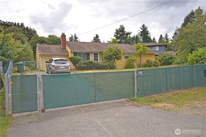 13053  Roosevelt Way NE  Seattle WA 98125 photo