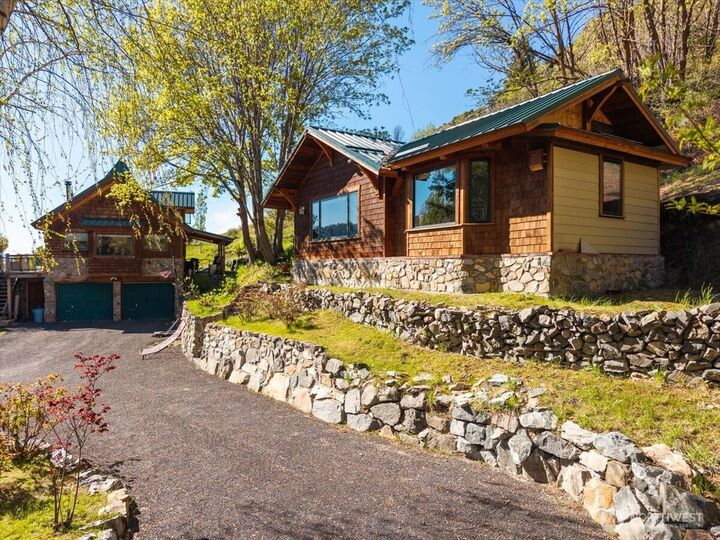 Property Photo: 16495 S Lakeshore Road WA 98816