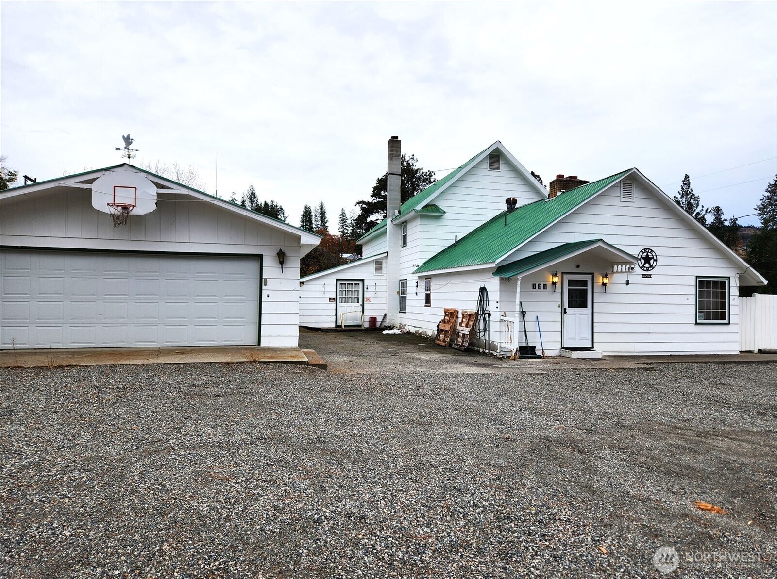 Property Photo: 124 W 9th WA 99166