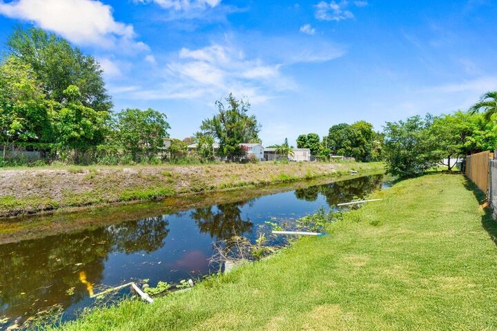 Property Photo:  3187 Buccaneer Road  FL 33462 