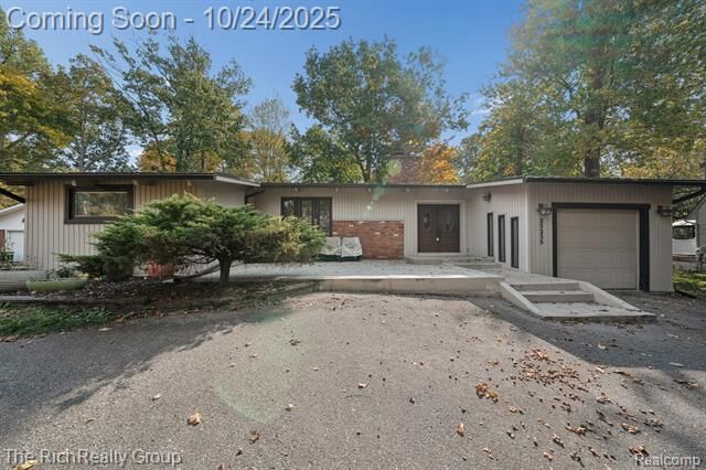Property Photo: 25235 Dallas Drive MI 48138