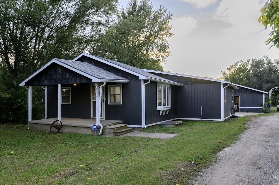 Property Photo: 363 SW Midian Rd KS 67042