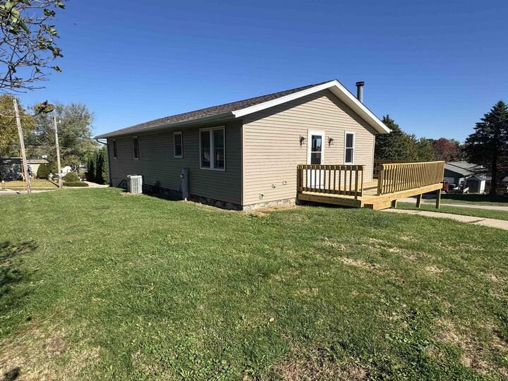 Property Photo:  702 South Willard Avenue  WI 53548 