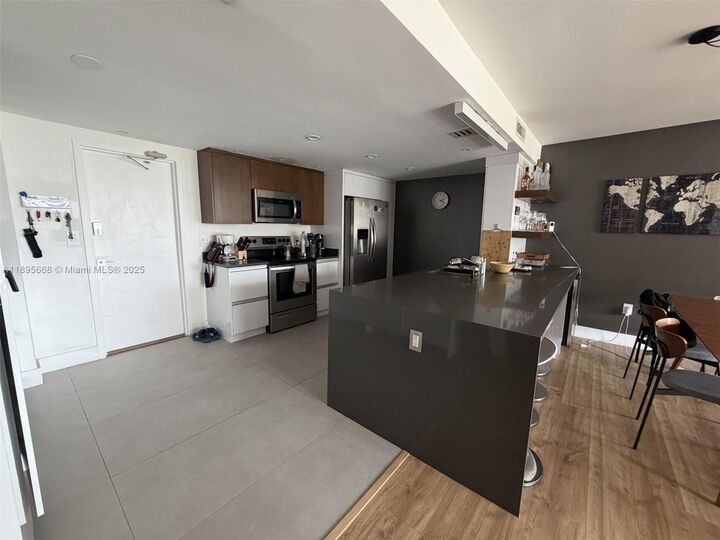 Property Photo: 199 Ocean Lane Dr 607 FL 33149