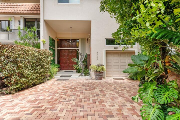 Property Photo:  6100 Paradise Point Dr  FL 33157 