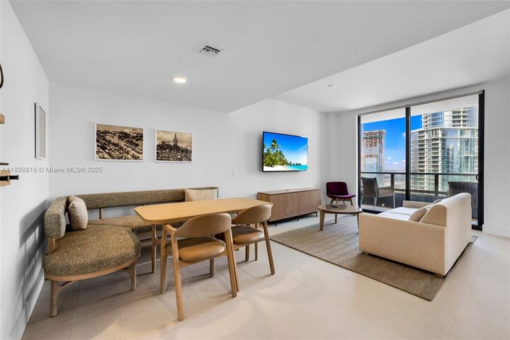 Property Photo: 159 NE 6th St 4011 FL 33132