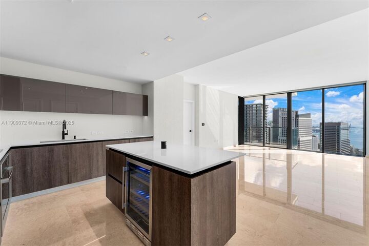 88 SW 7th St 3907  Miami FL 33130 photo