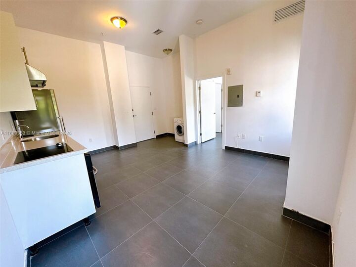 Property Photo: 1600 Euclid Ave 207 FL 33139