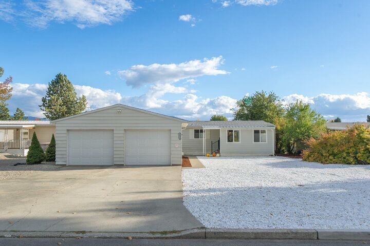 Property Photo: 18924 E Montgomery Dr WA 99027