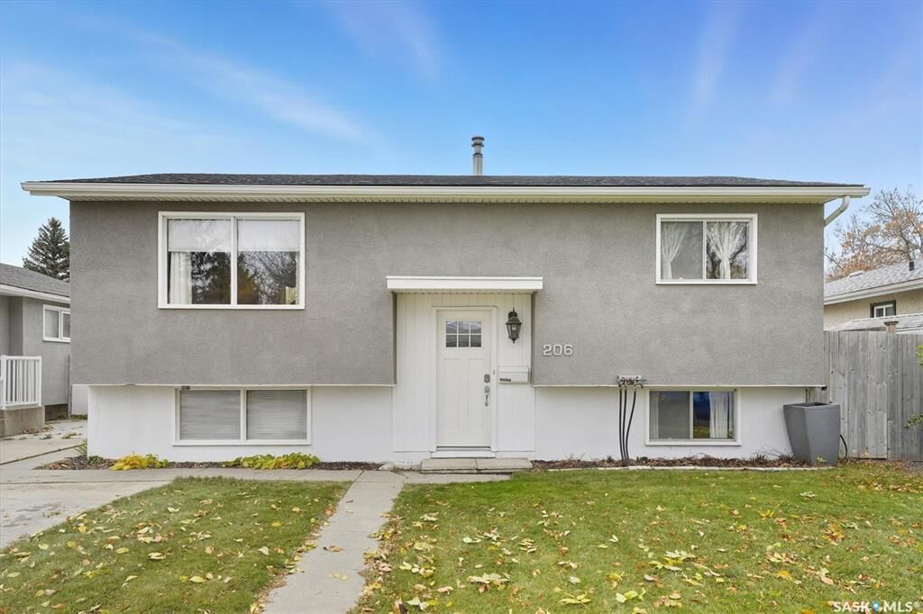 Property Photo: 206 Western Crescent SK S7H 4J6