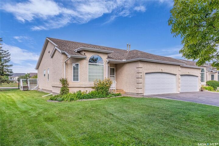 Property Photo: 927 Heritage View 9 SK S7H 5S2