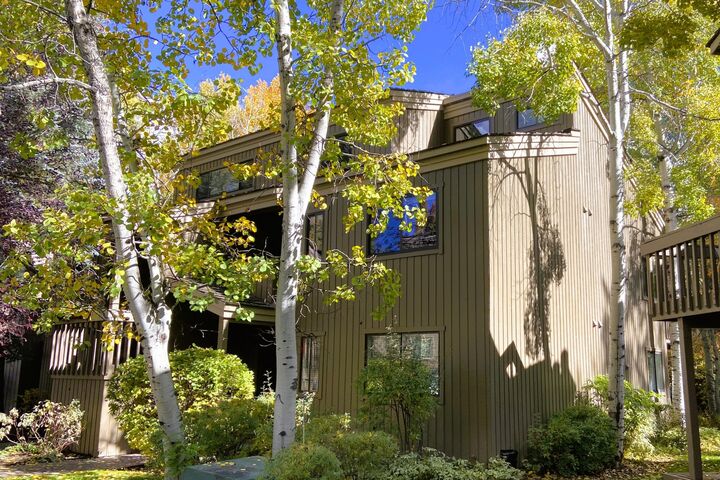 Property Photo: 460 S 2nd Ave 30 ID 83340