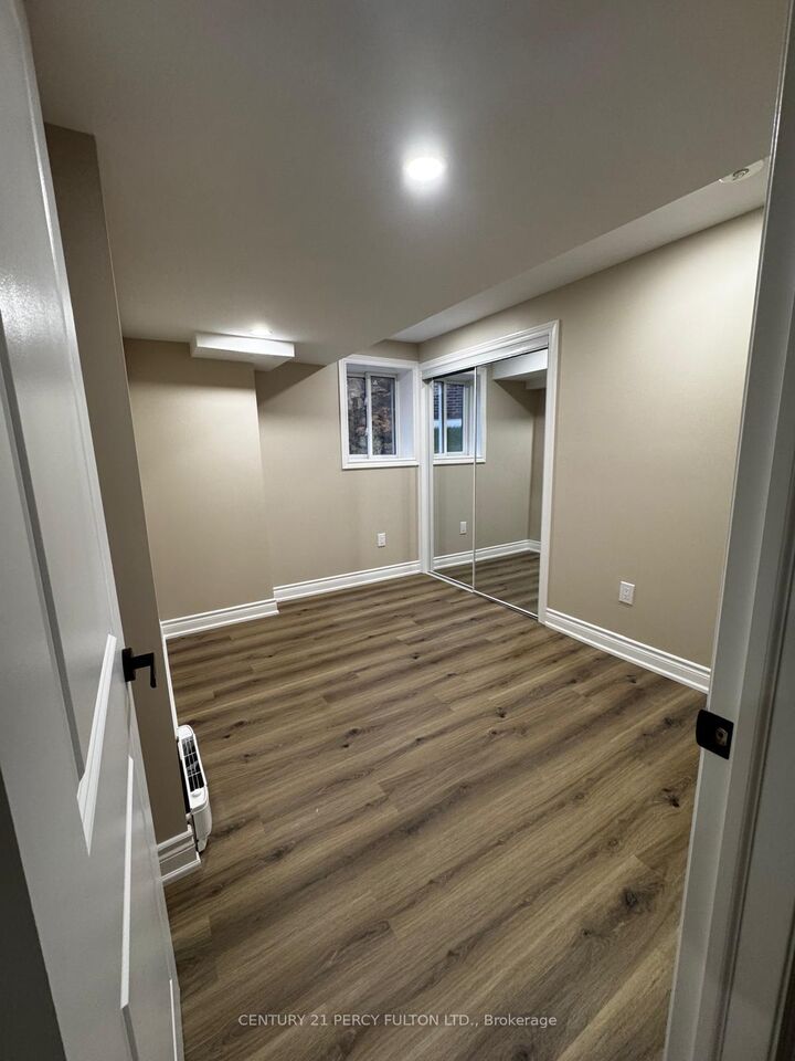 Photo de la propriété:  1438 Mockingbird Square Bsmt  ON L1X 0N8