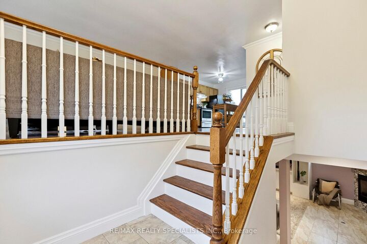 Photo de la propriété:  5 Rosemary Road  ON L7J 1E9