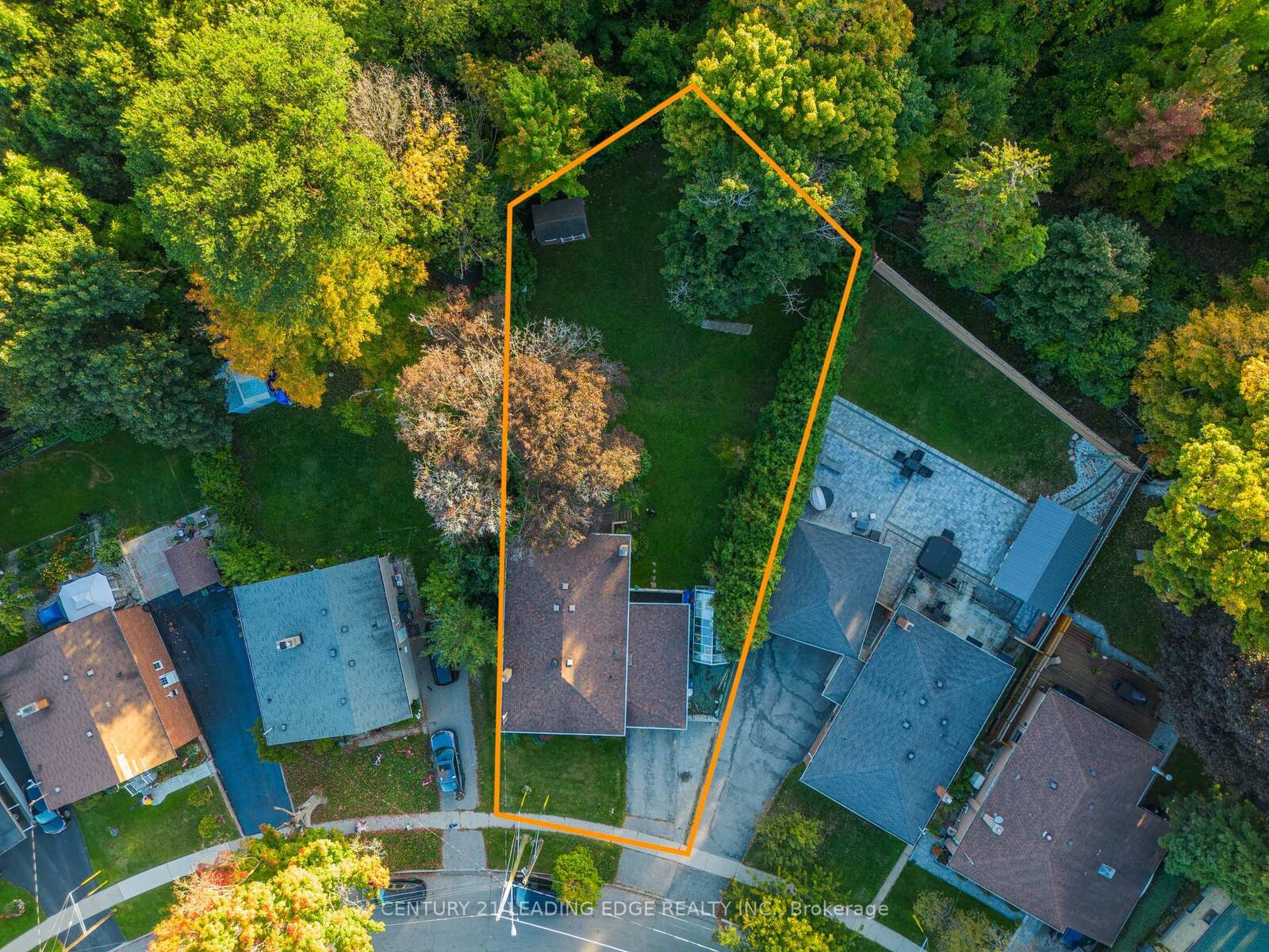 Photo de la propriété:  50 Meldazy Drive  ON M1P 4G1
