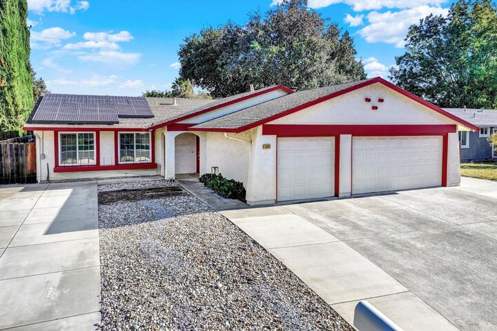 Property Photo: 1221 Devonshire Drive CA 95687