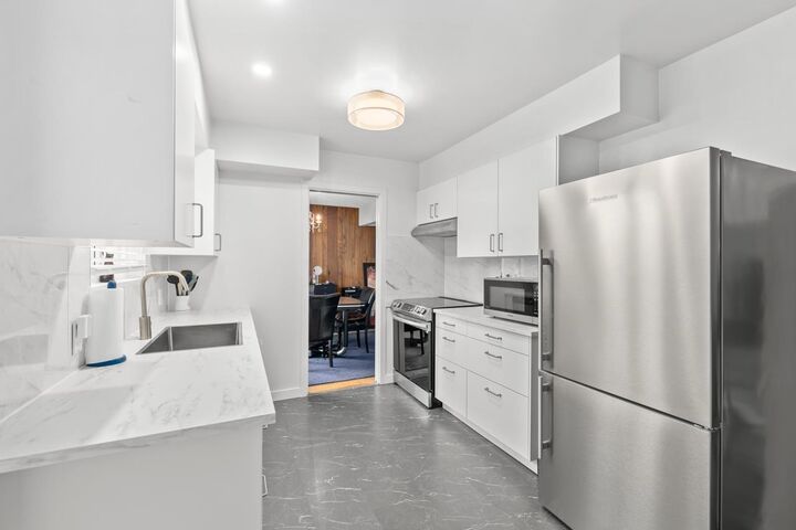 Photo de la propriété: 3878 Royal Oak Avenue BC V5G 3M2