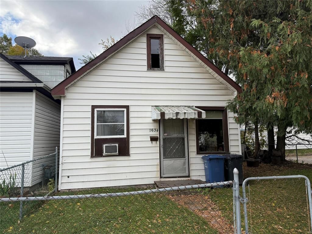 Property Photo: 1634 Ross Avenue MB R3E 1E5