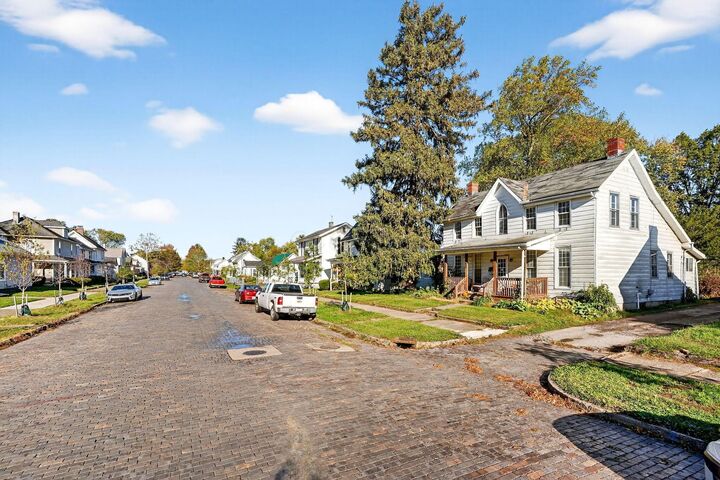 Property Photo: 374 E Franklin Street OH 43113