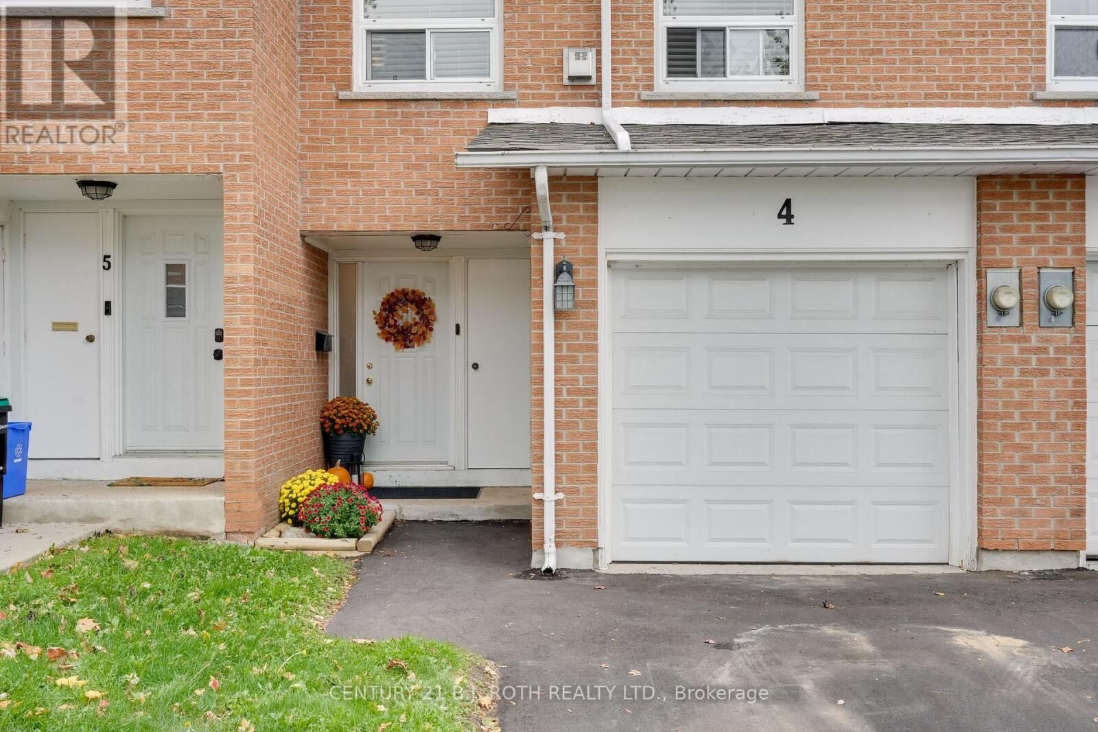 Property Photo: 235 Steel Street 4 ON L4M 2H1