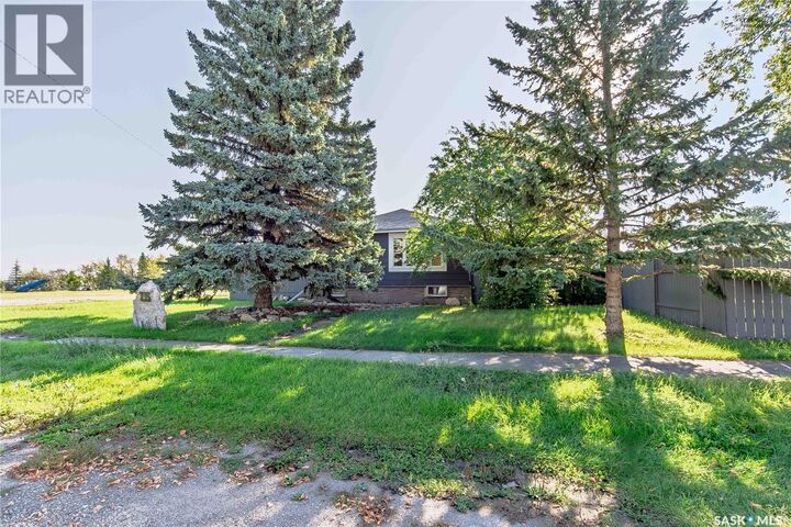 Property Photo:  235 4th Street  SK S0K 3J0 