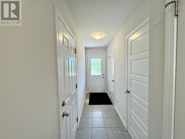 Property Photo: 3186 Singleton Avenue 46 ON N6L 0B8