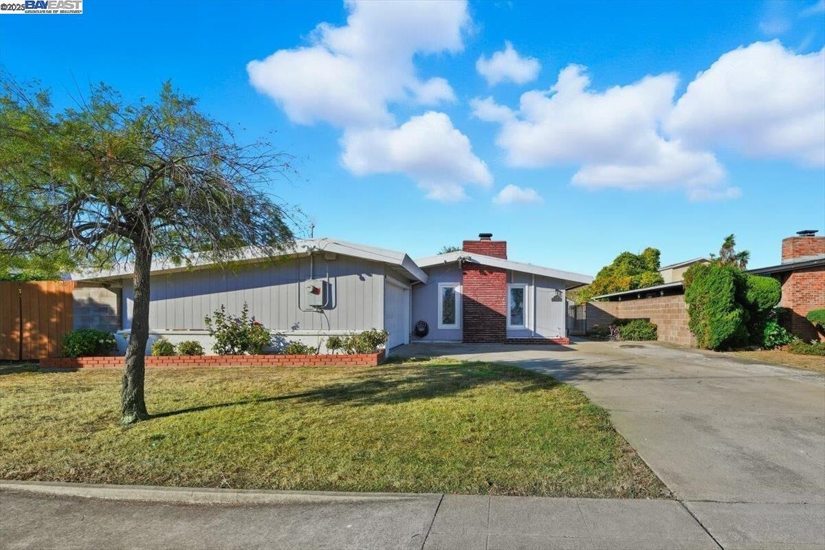 Property Photo: 1481 Rieger Ave CA 94544