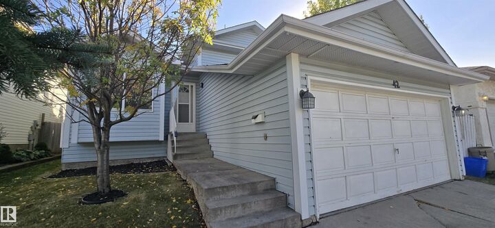 42 Blueberry Crescent  Sherwood Park AB T8H 1P6 photo